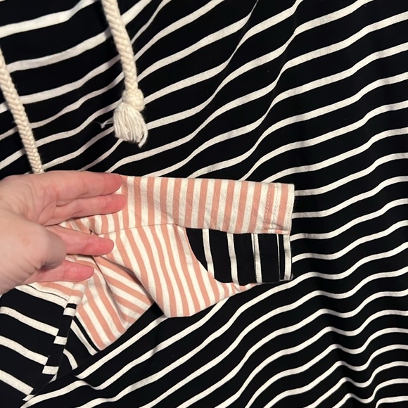 Ampersand Ave hoodie size large - Picture 4 of 7